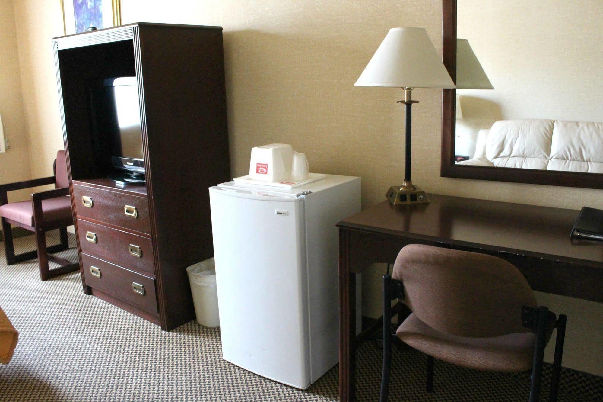 Econo Lodge City Centre Kingston Eksteriør bilde